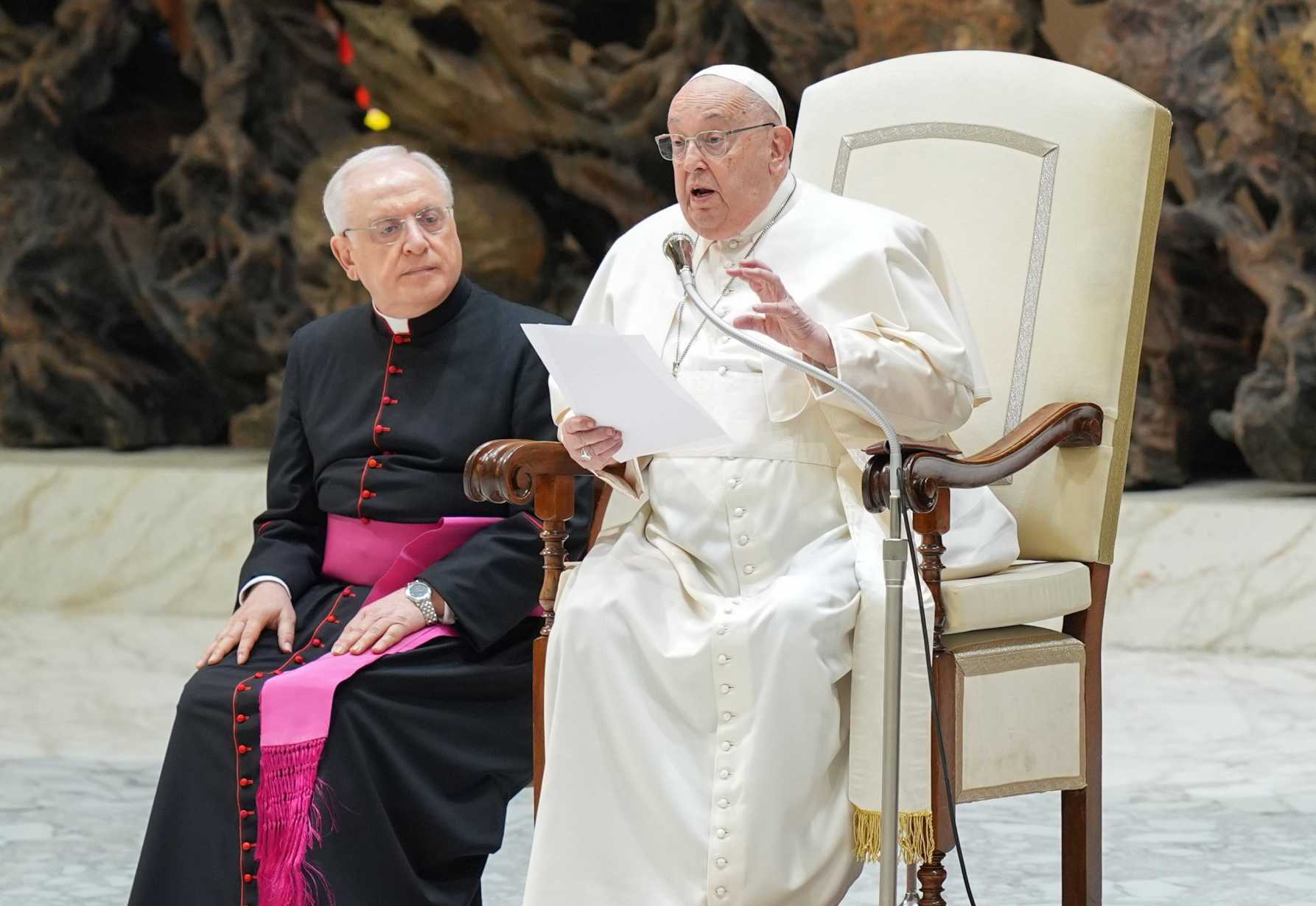 Pray, do penance, do everything possible for peace, pope says at audience
