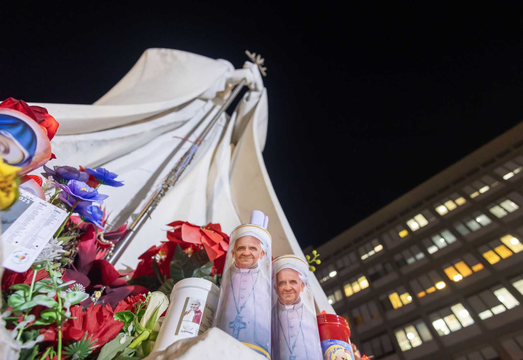 Pope has respiratory 'crisis,' doctors say 'prognosis reserved'