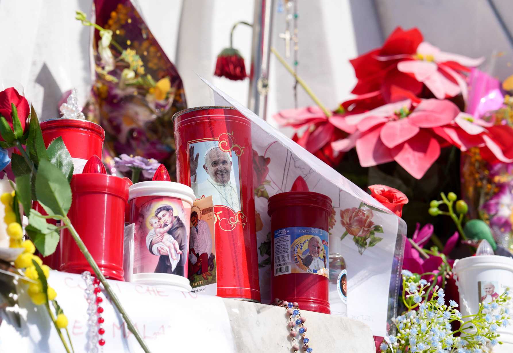 Pope's 'complex' condition remains stable; he continues to rest, work