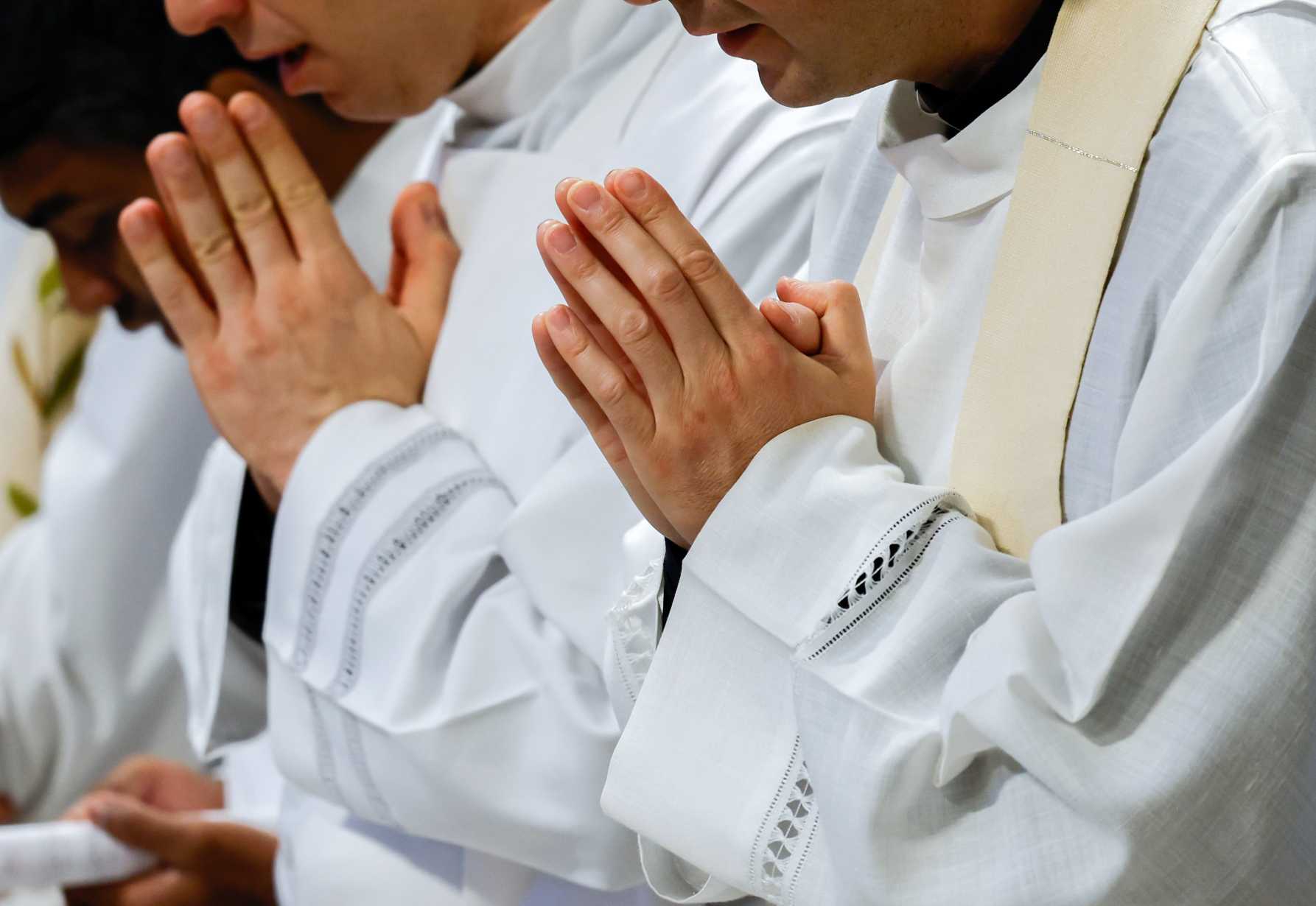 Pope urges young people to embrace vocation as 'pilgrims of hope'