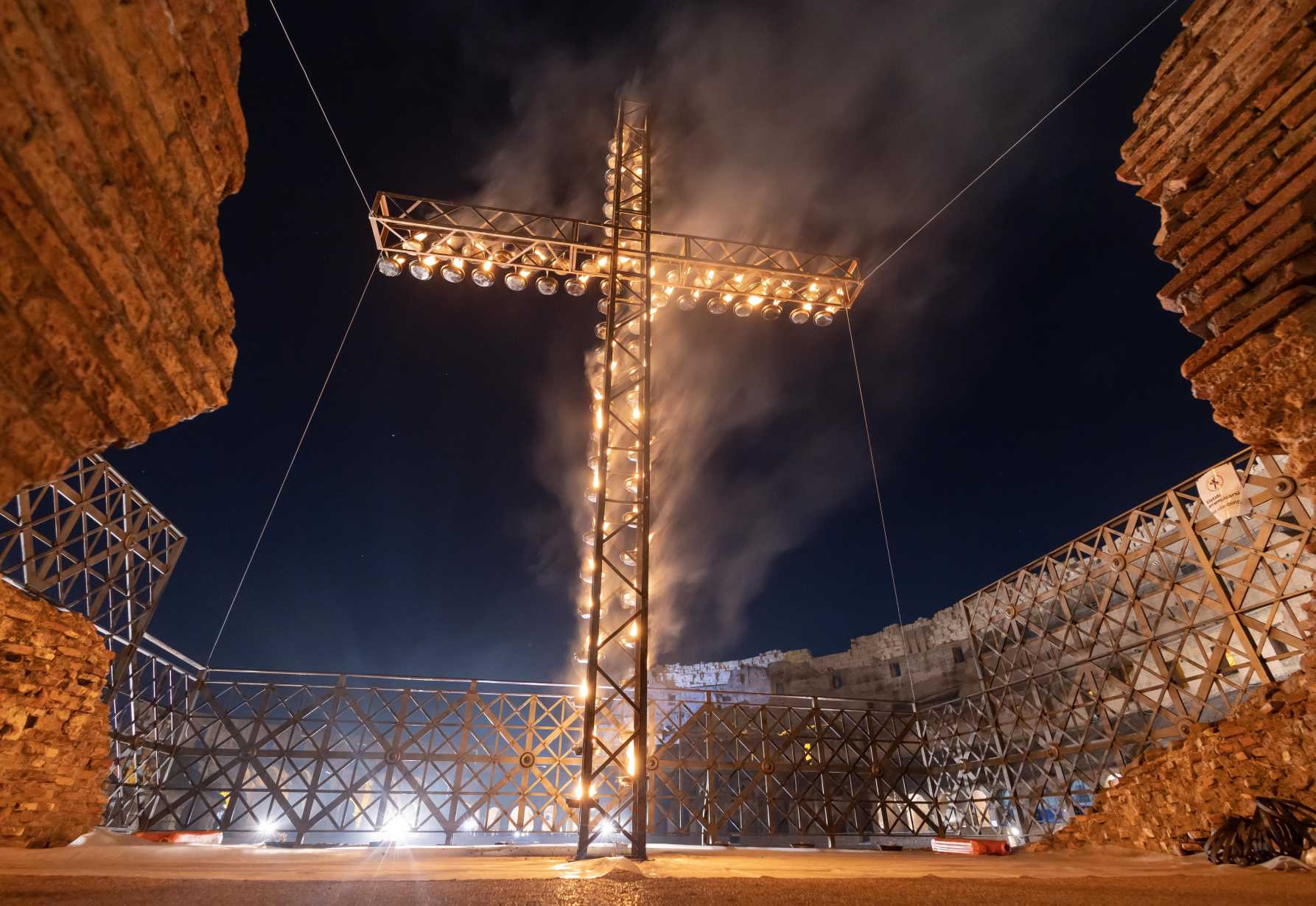 Changing the world demands changing direction, pope writes for Way of Cross