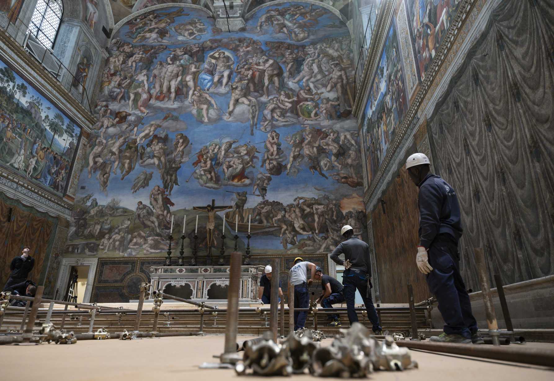 Creation, Last Judgment, stoves: Workers ready Sistine Chapel for conclave