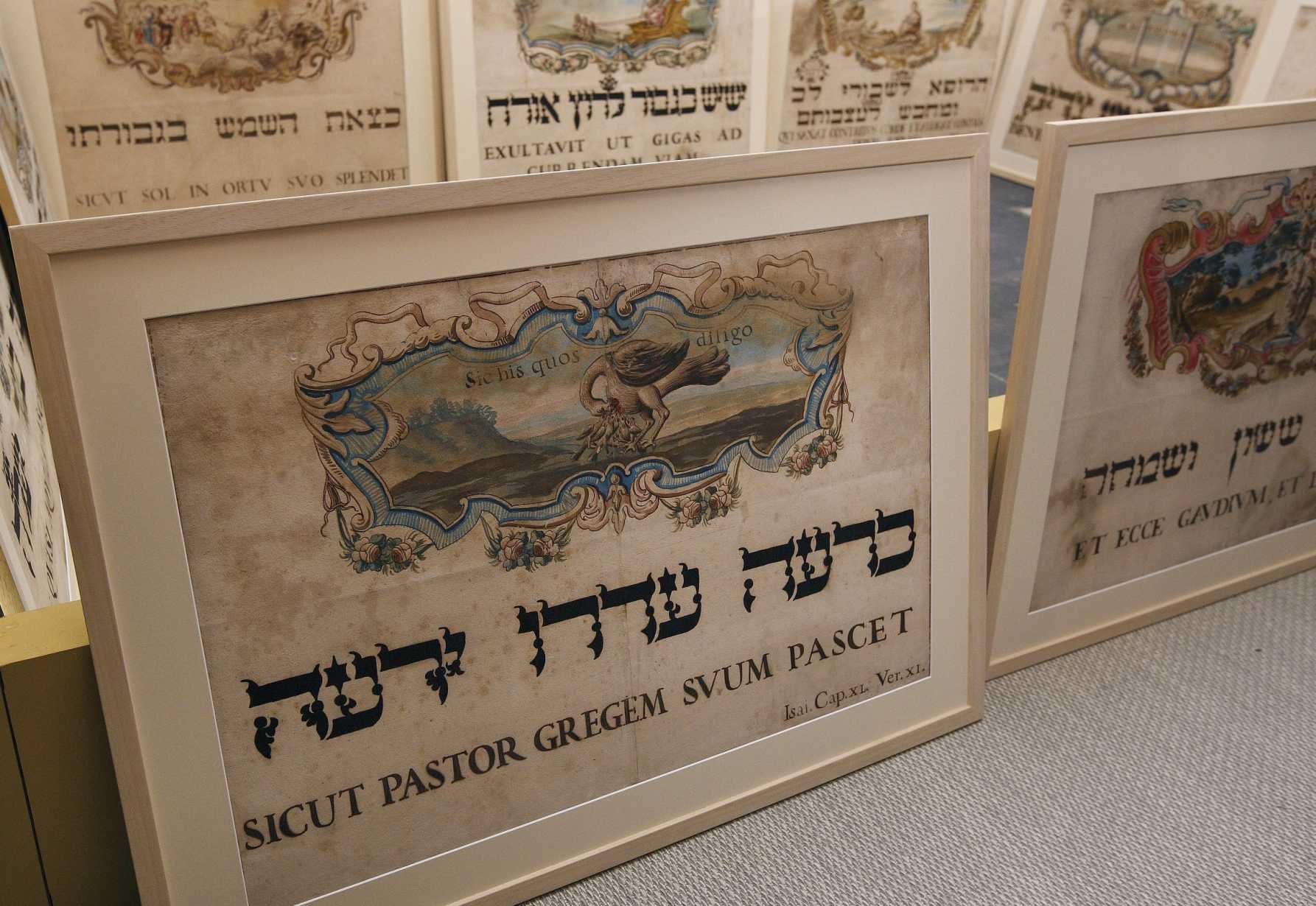 Pope pledges strengthened dialogue with Jewish community