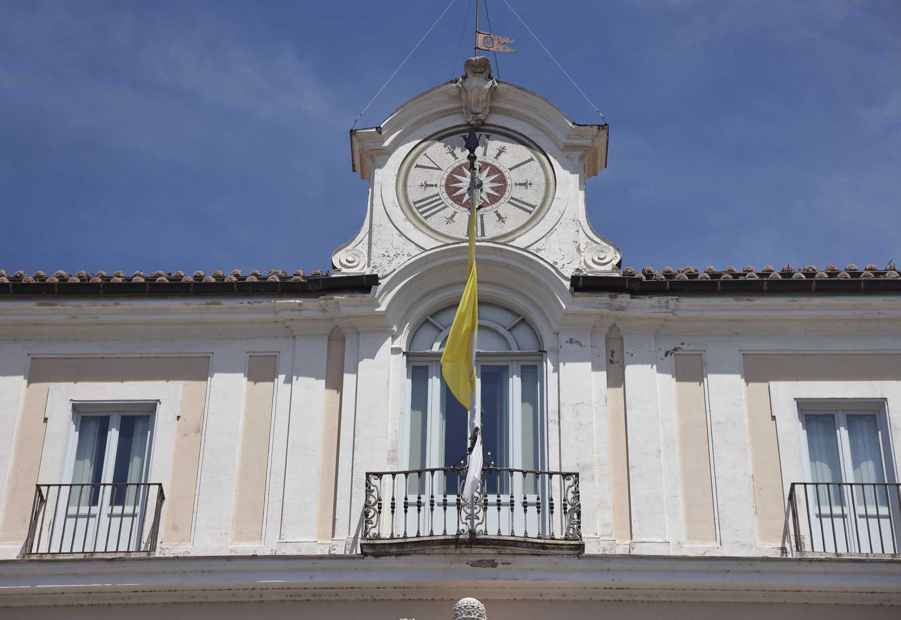 Pope visits papal villa, former summer residence in Castel Gandolfo