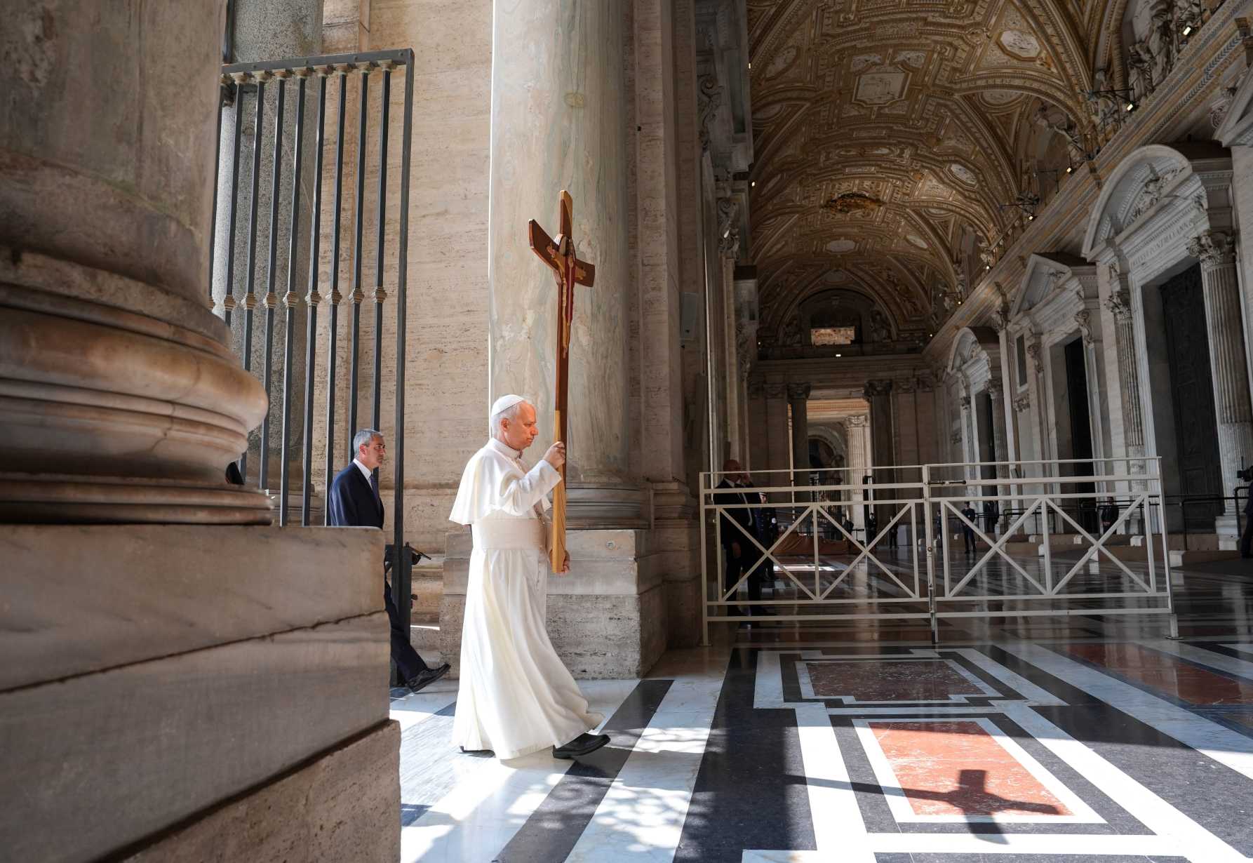 Serve the Holy See by striving for holiness, pope tells officials, staff