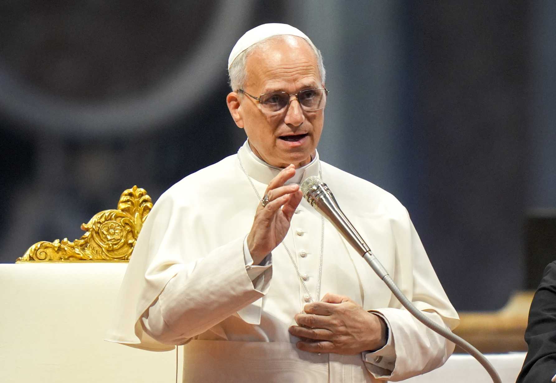 Pope urges peace, warns against escalation in Middle East conflict