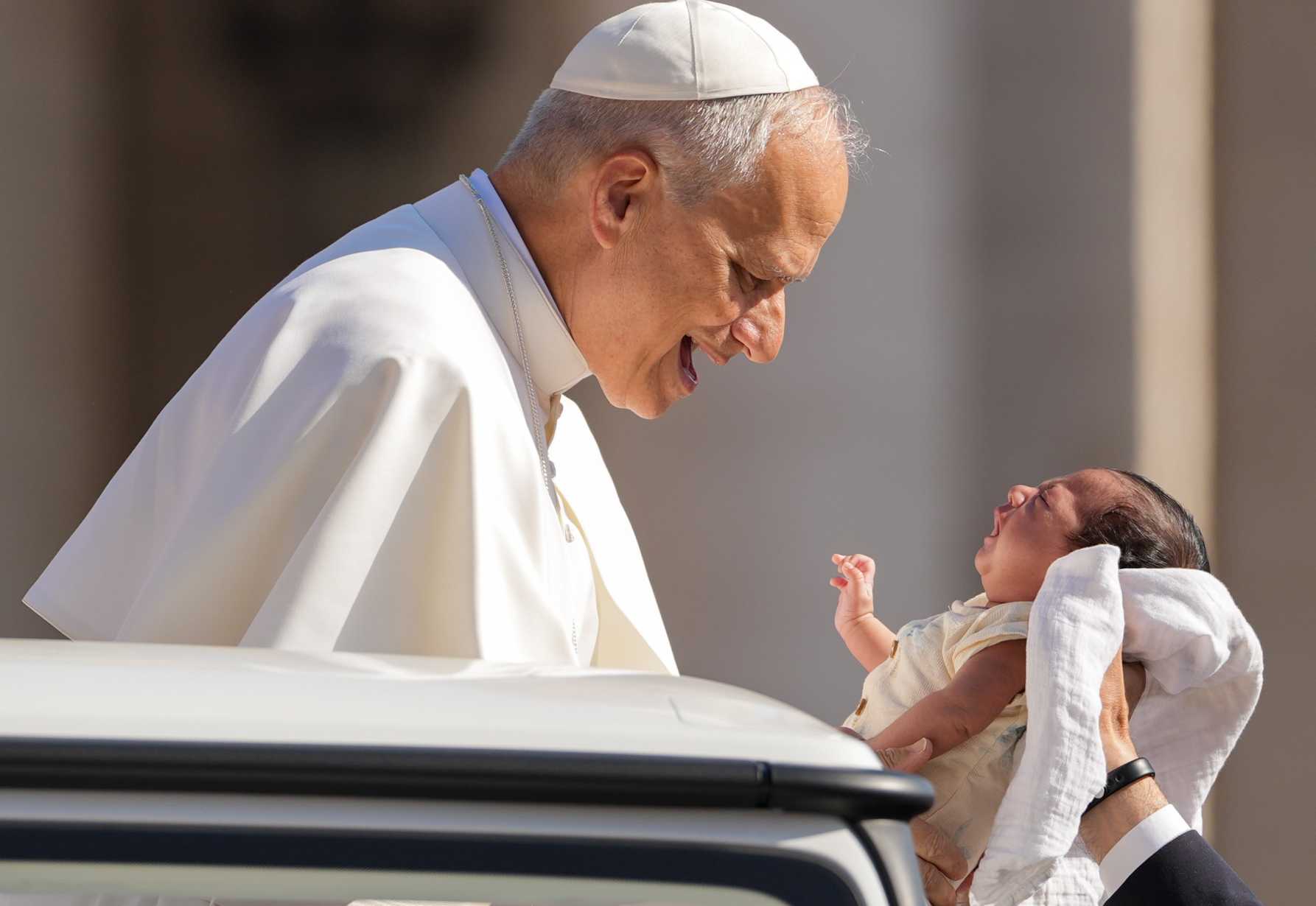 Faith in Jesus brings healing, hope, new life, pope says