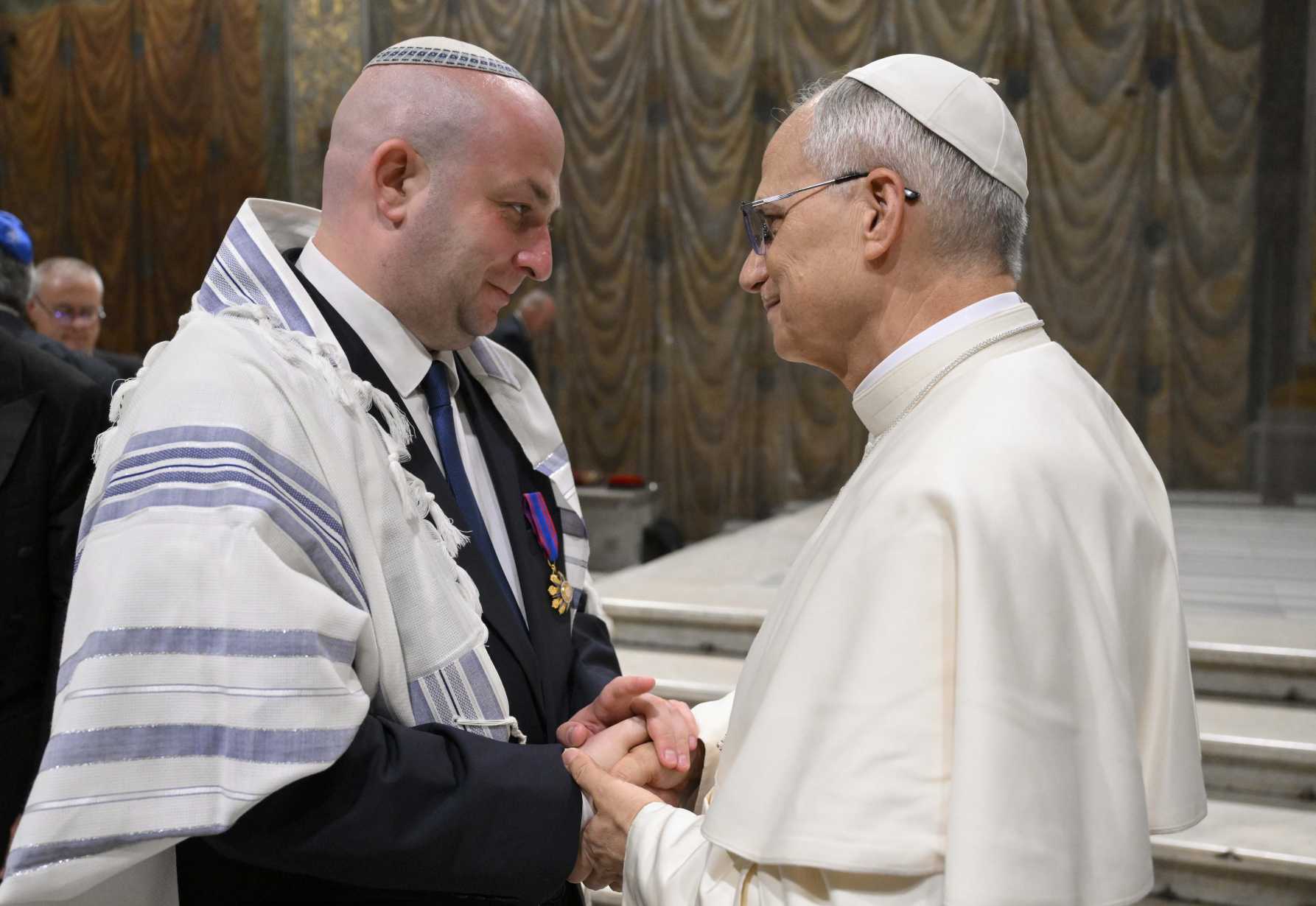 Pope, Romanian bishops, Jewish officials pay tribute to martyred bishop