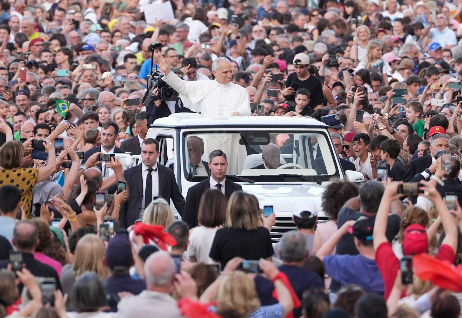 Holy Spirit fosters unity, peace, justice, pope says at Pentecost vigil