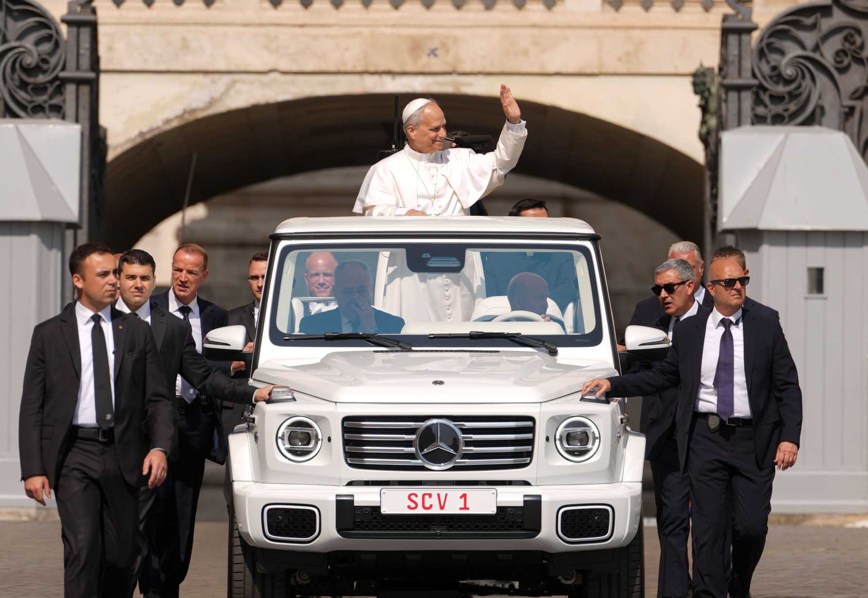 Call out to Jesus for healing; he will hear you, pope says