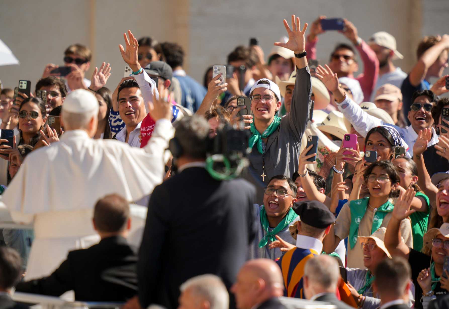Learning to communicate with honesty, prudence can help heal world, pope says