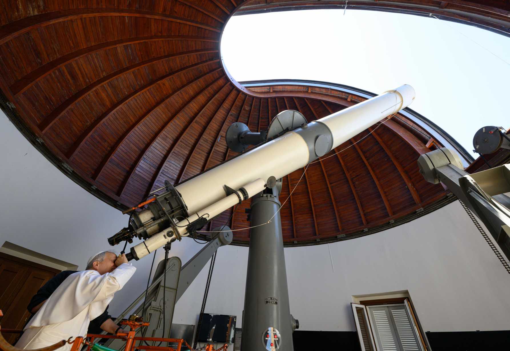 Pope celebrates Apollo 11 anniversary with peek at the heavens, call to astronaut