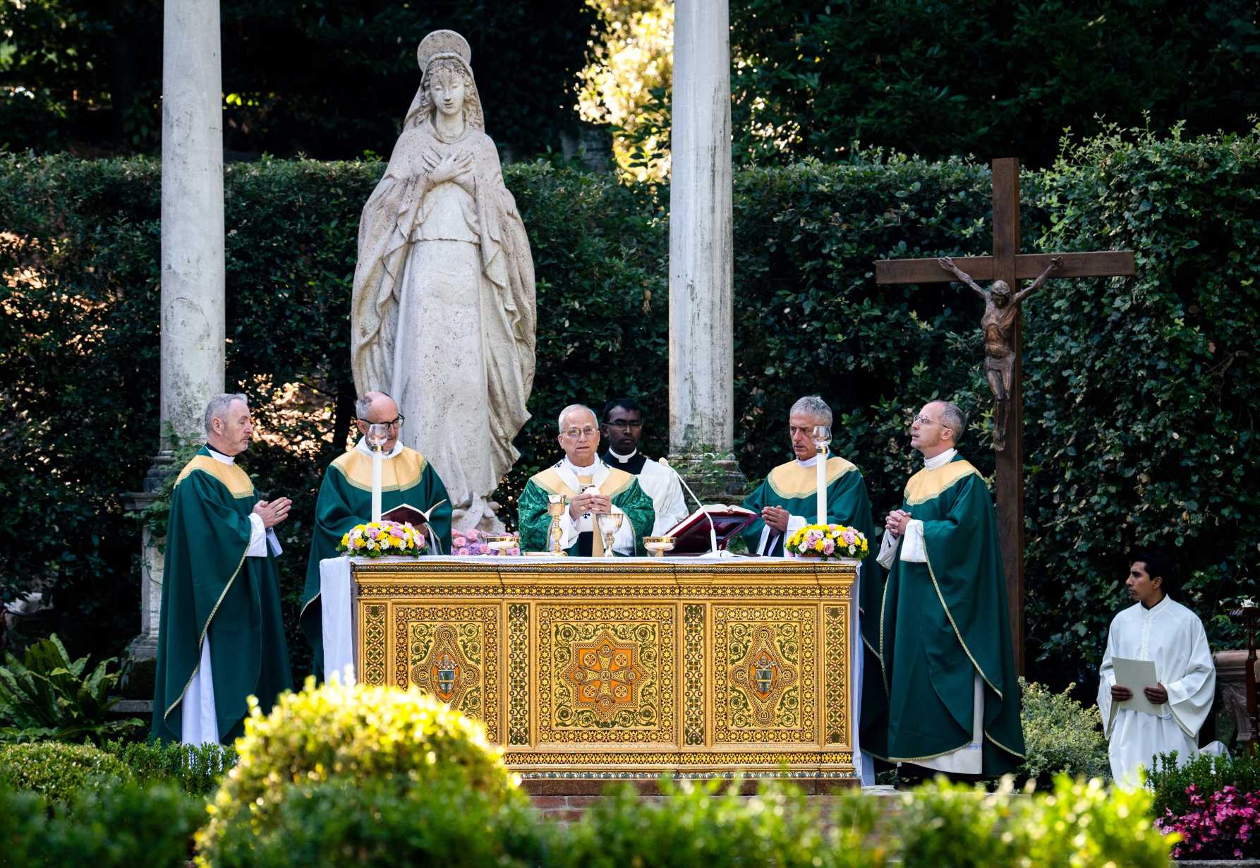 Catholics must respond to environmental injustice with prayer, concrete action, pope says