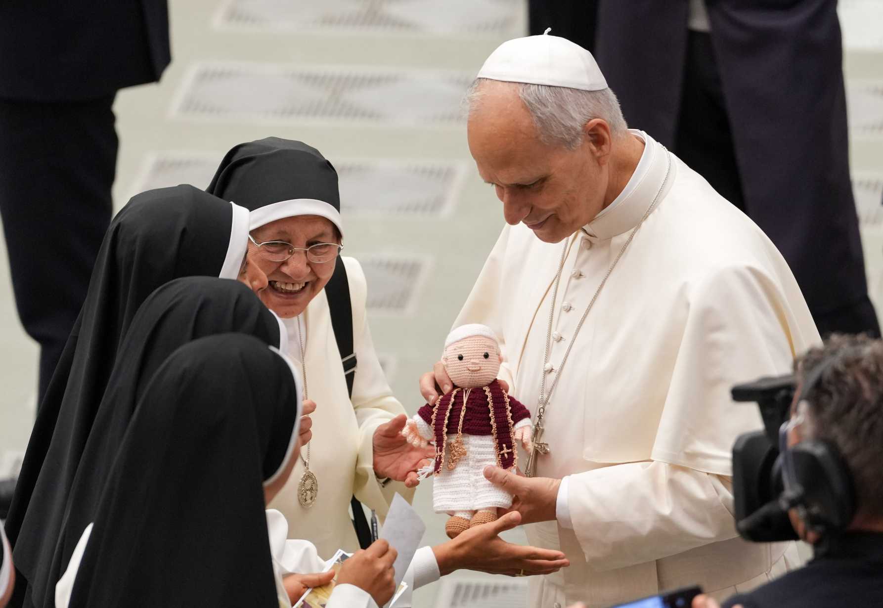 Hope is knowing God is always ready to forgive, pope says at audience