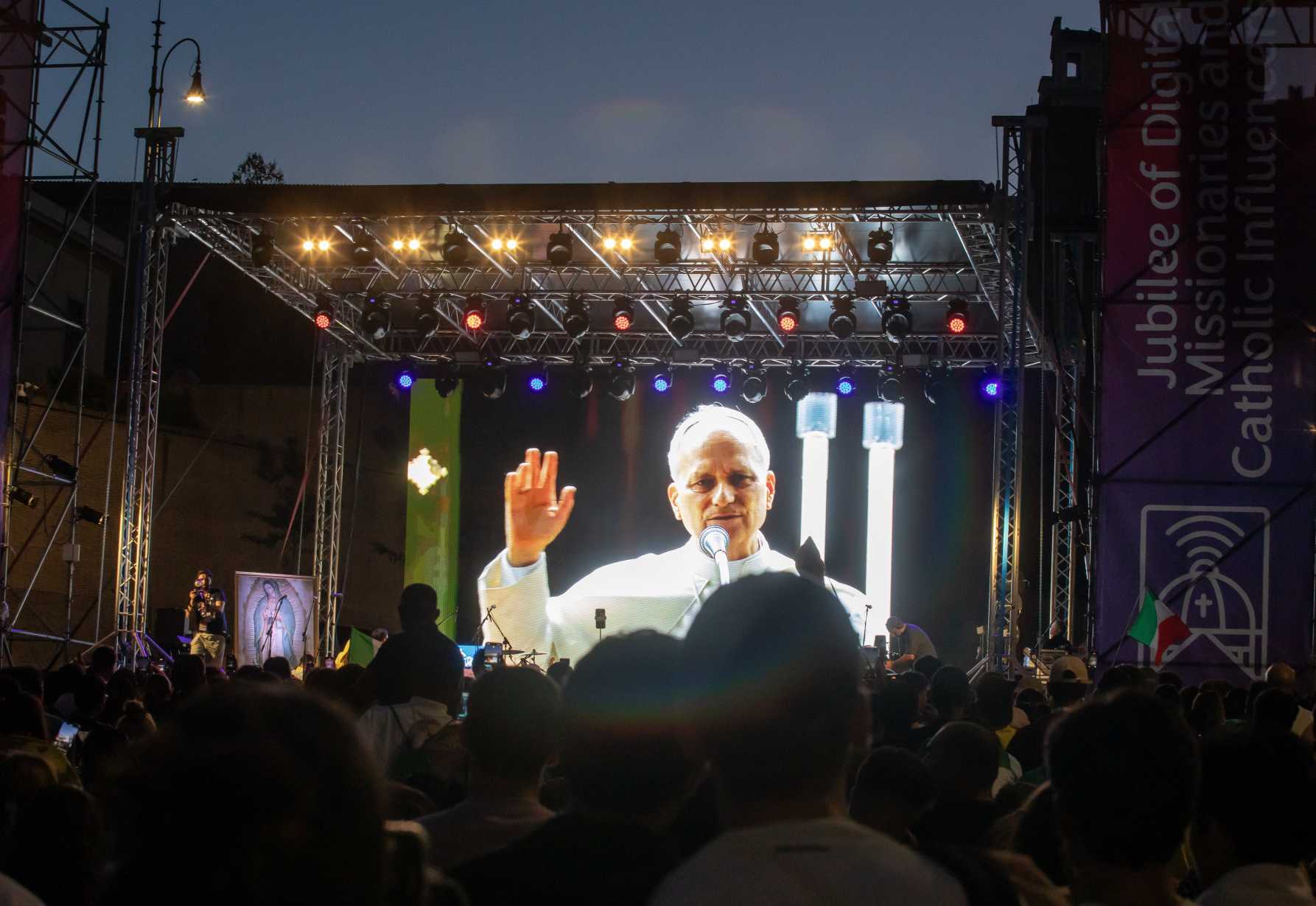 Pope nixes 'virtual pope' idea, explains concerns about AI