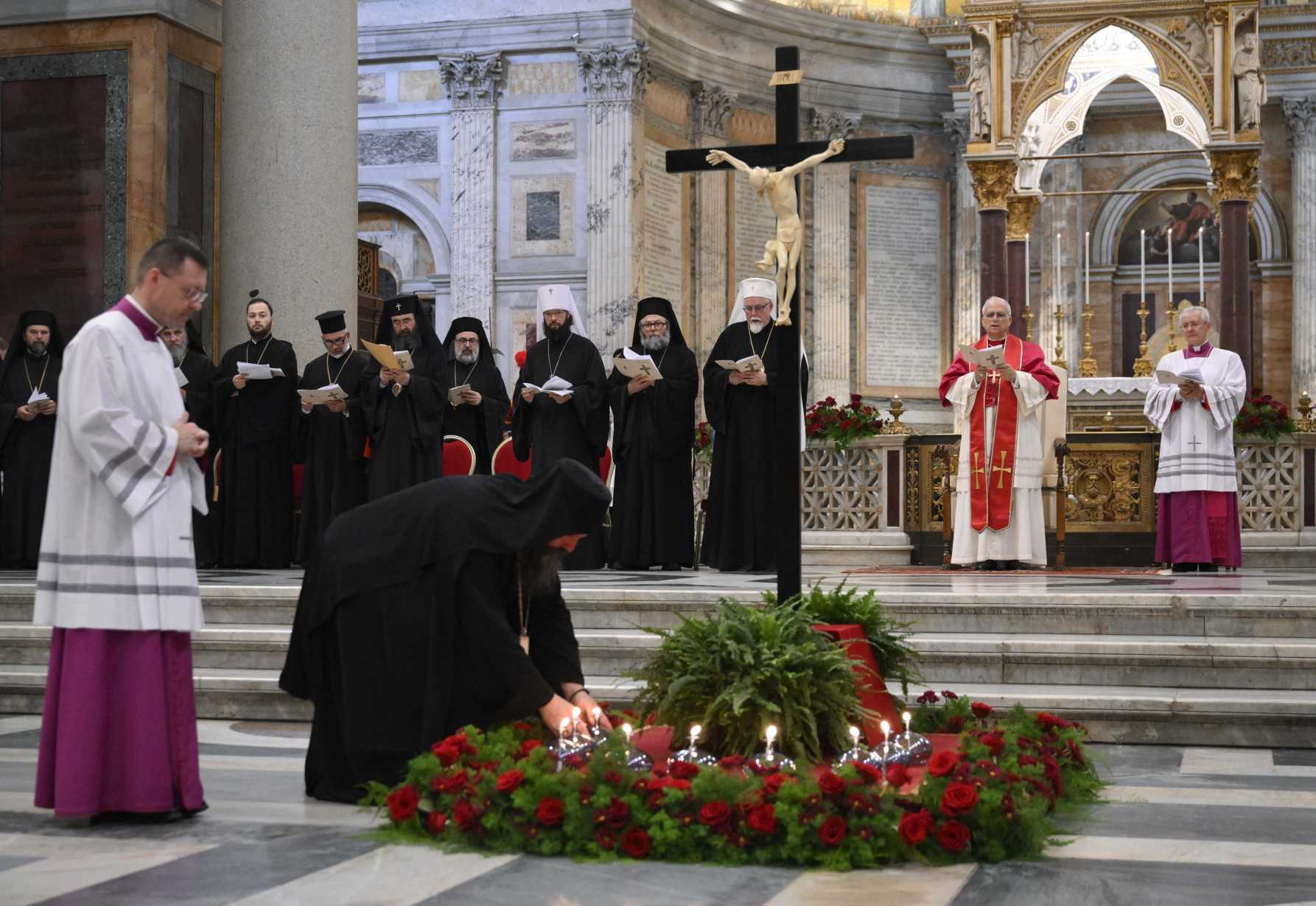 Modern Christian martyrs show power of love in face of hatred, pope says