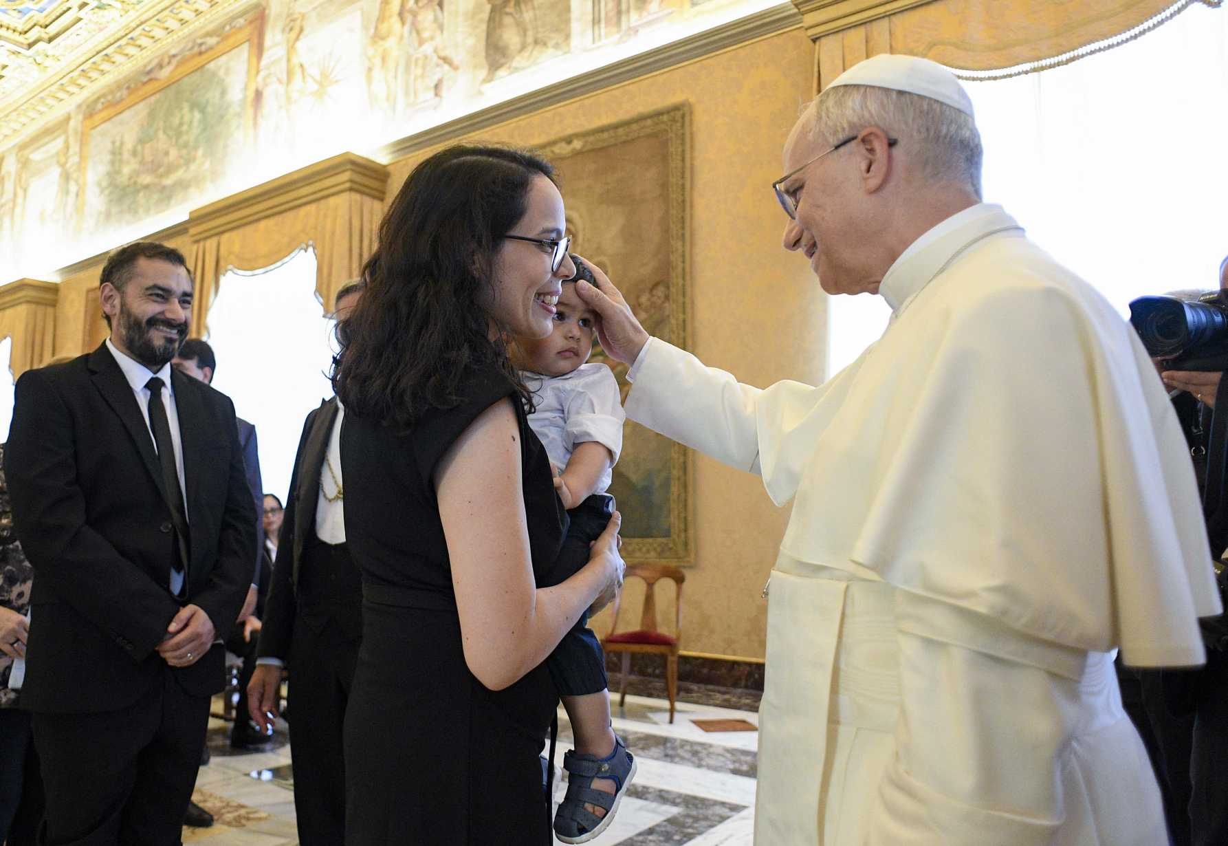 Family's role in church, society needs support, pope says