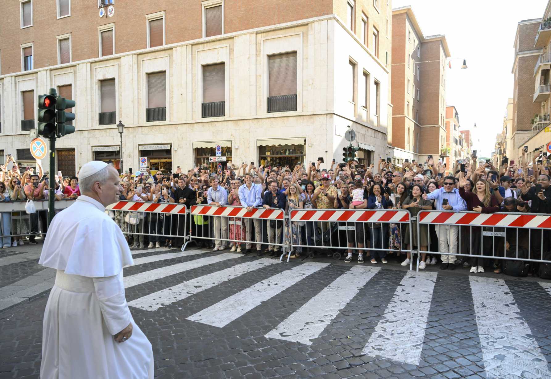 Use wealth to help people, not destroy them, pope says