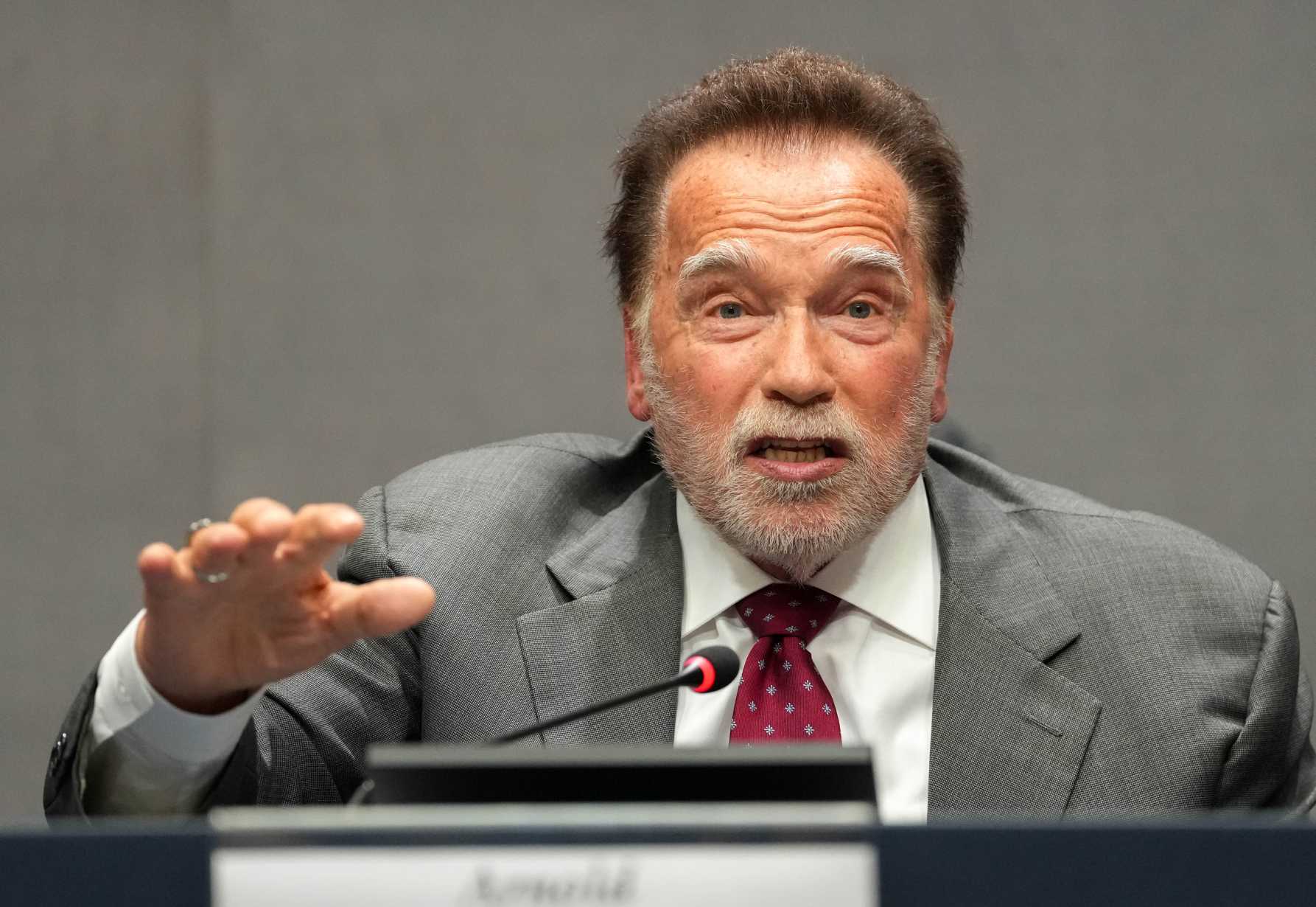 Schwarzenegger says joint action needed to 'terminate' pollution