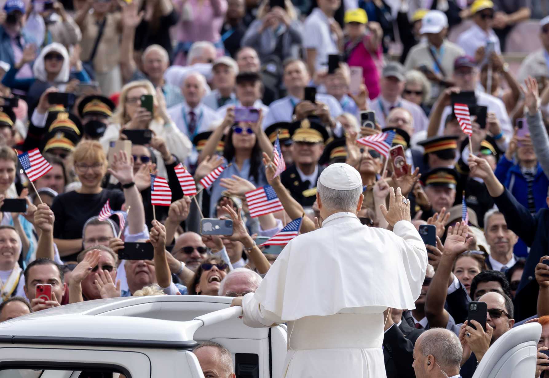 God never gives up on his children, even when they fail, pope says