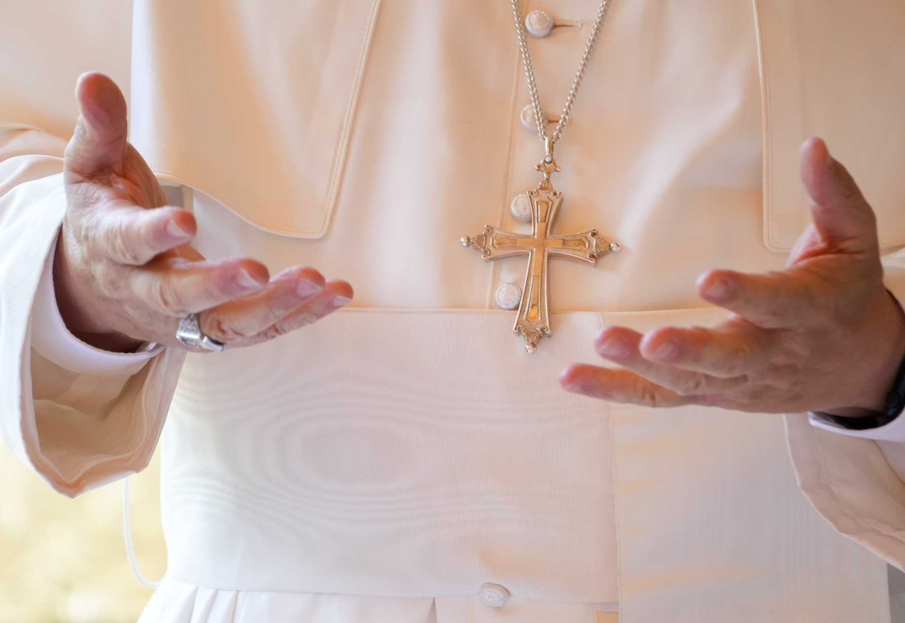 Gratitude should accompany your turkey and pie, pope says