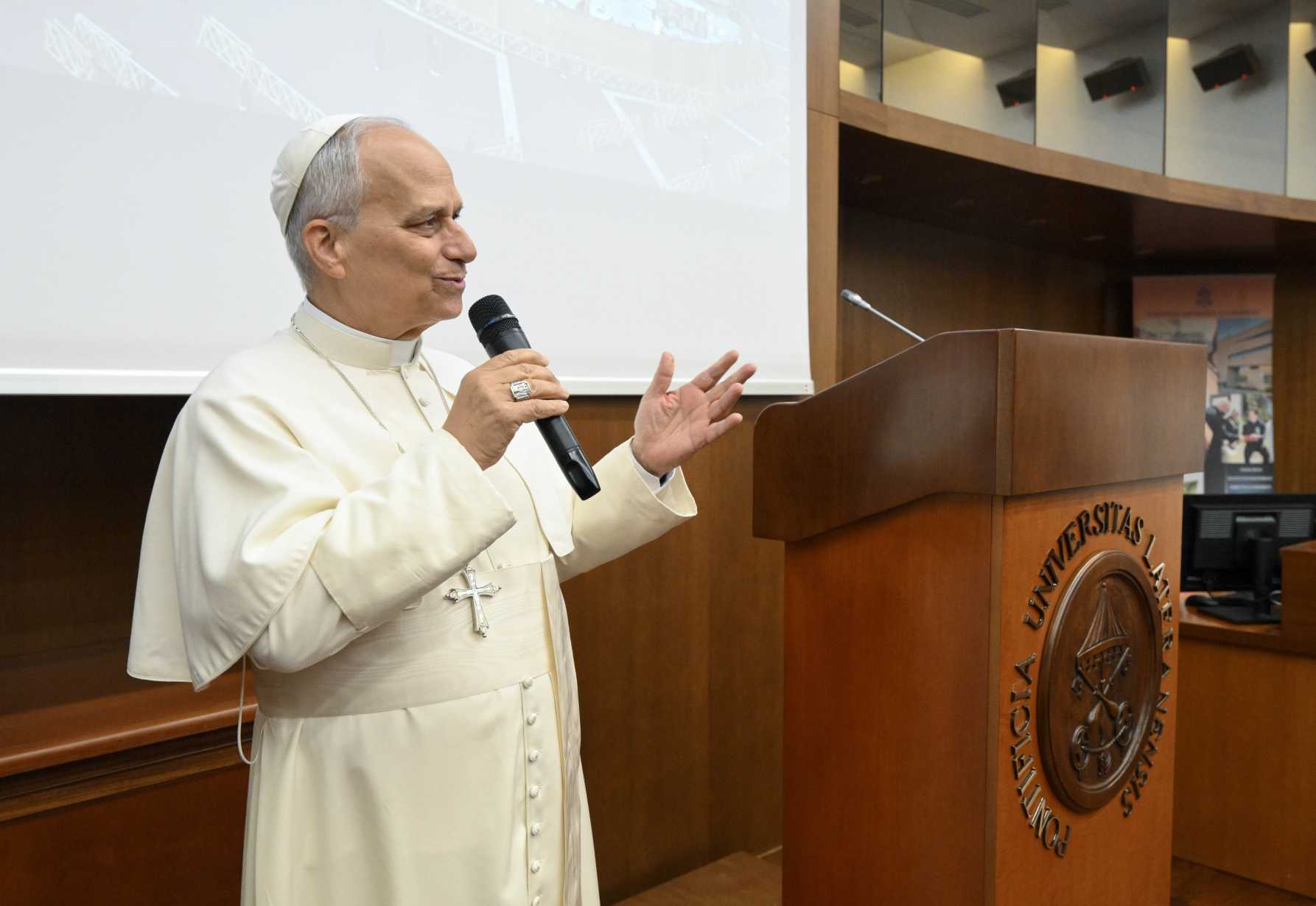 Be prophetic sign of communion, fraternity, pope tells Lateran University