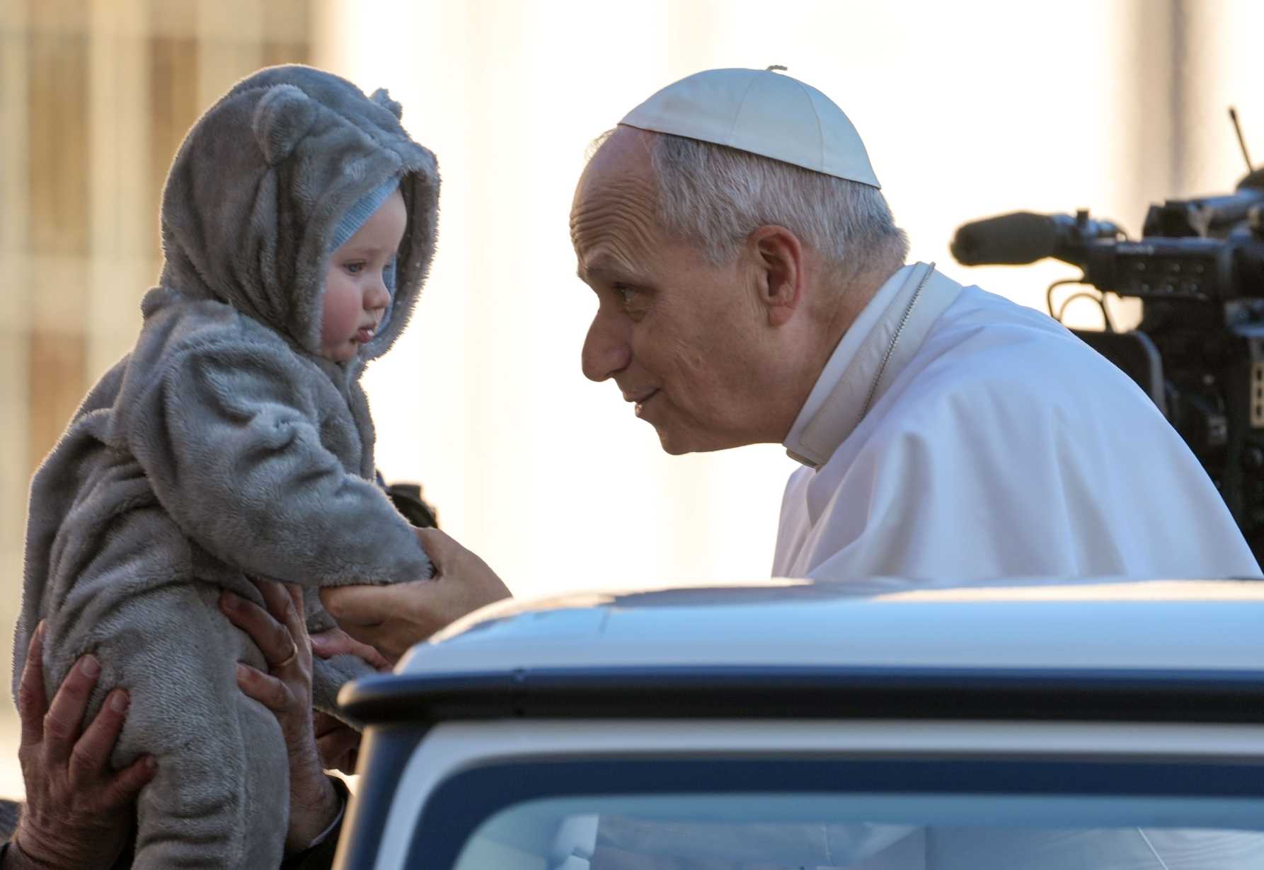 Live authentically with prayer, letting go of the unnecessary, pope says