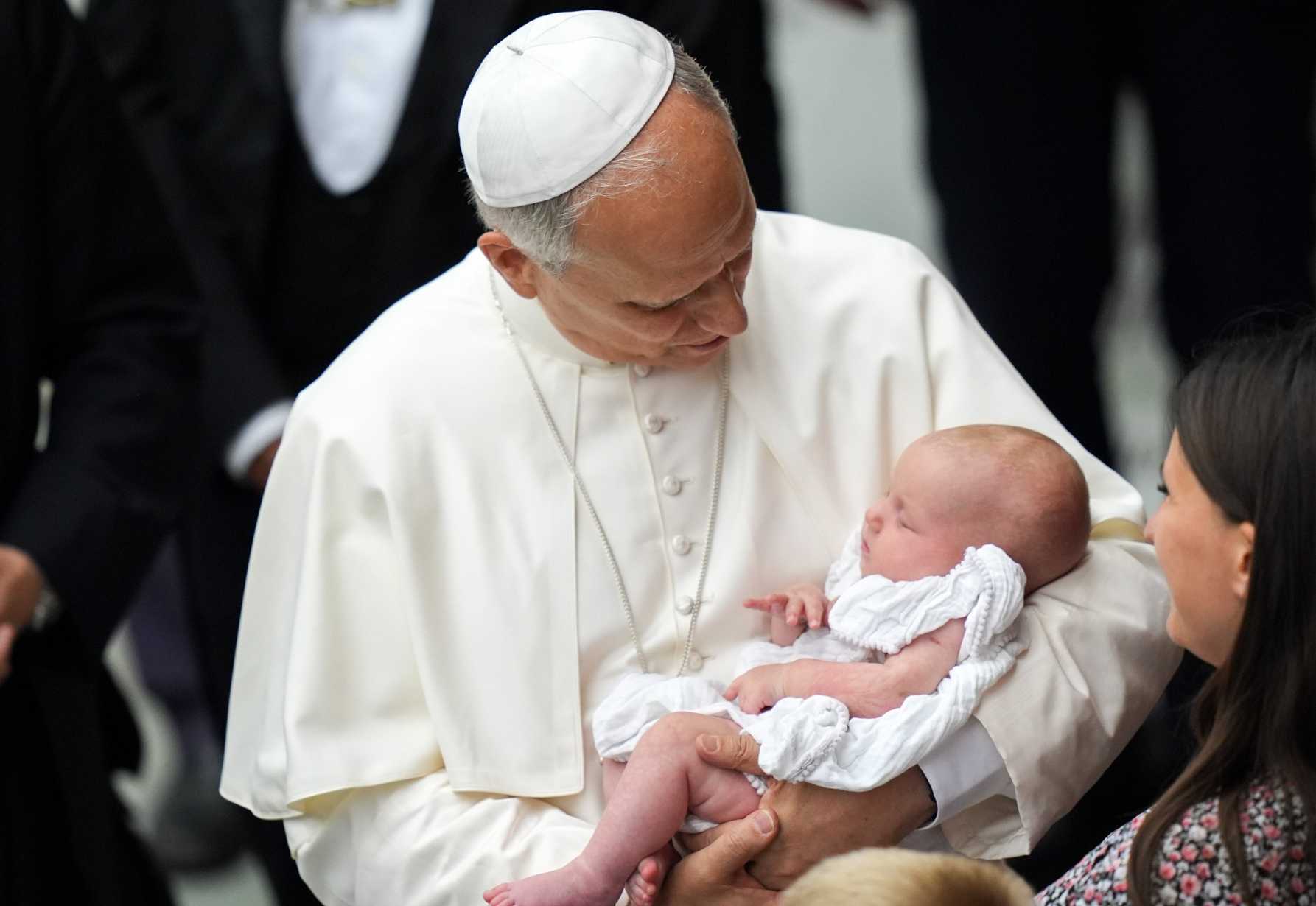 Pope encourages dialogue, advocacy on behalf of unborn children
