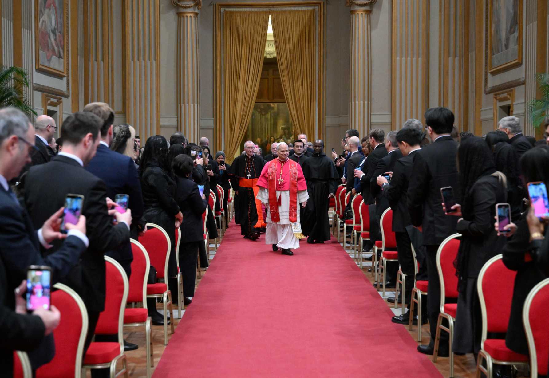 Pope warns diplomats of rising global violence and erosion of human life