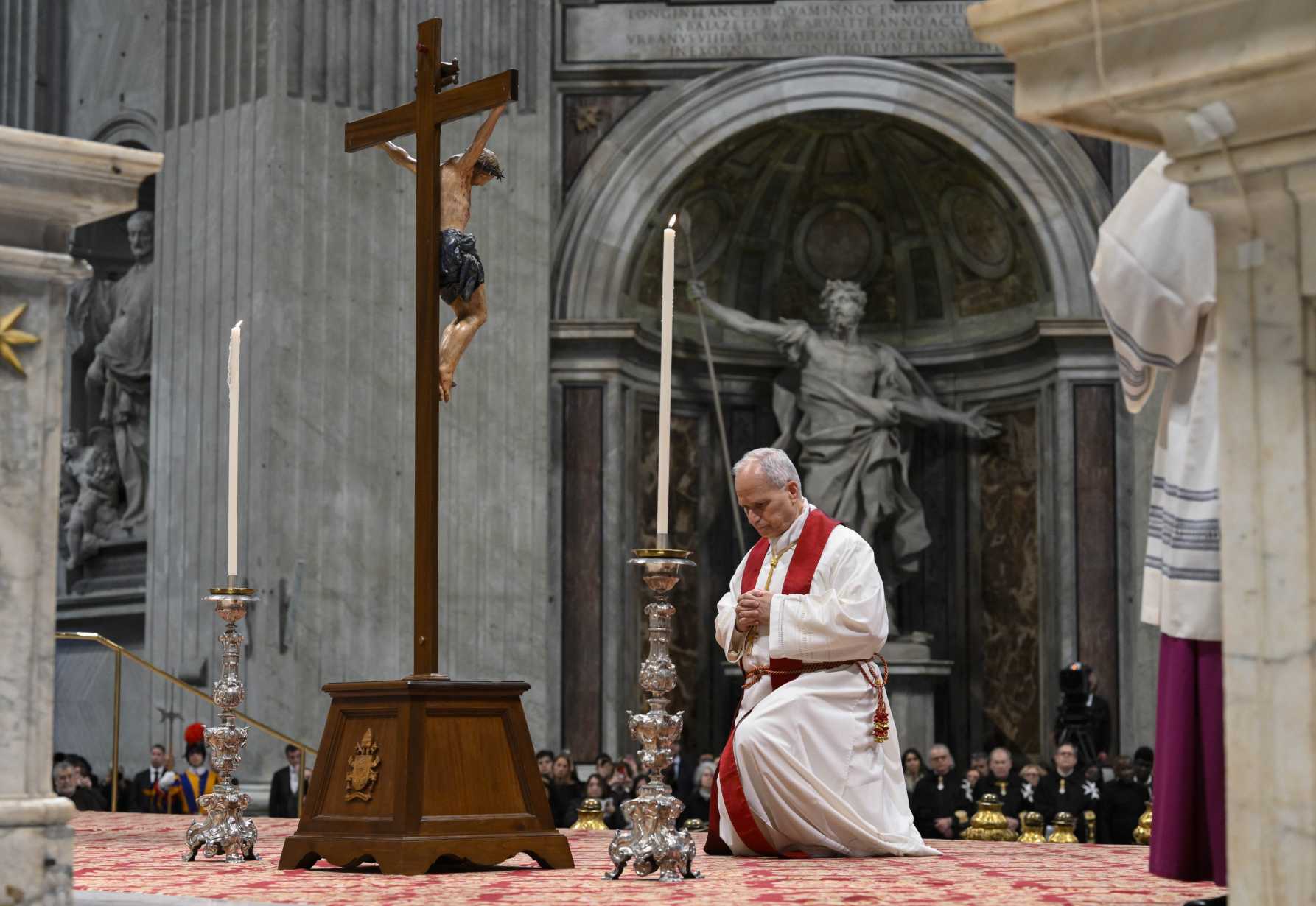 Good Friday liturgy underscores need to break 'this chain' of violence 
