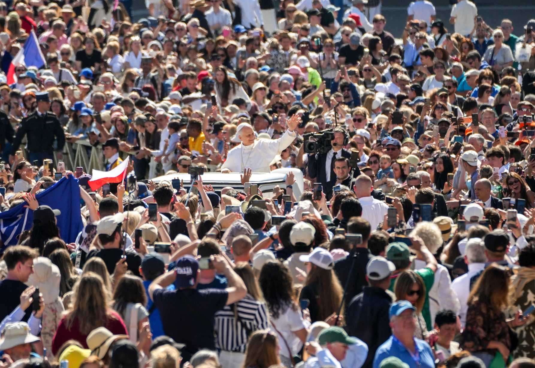 The liturgy sustains the faithful, renewing them in their faith, mission, pope says