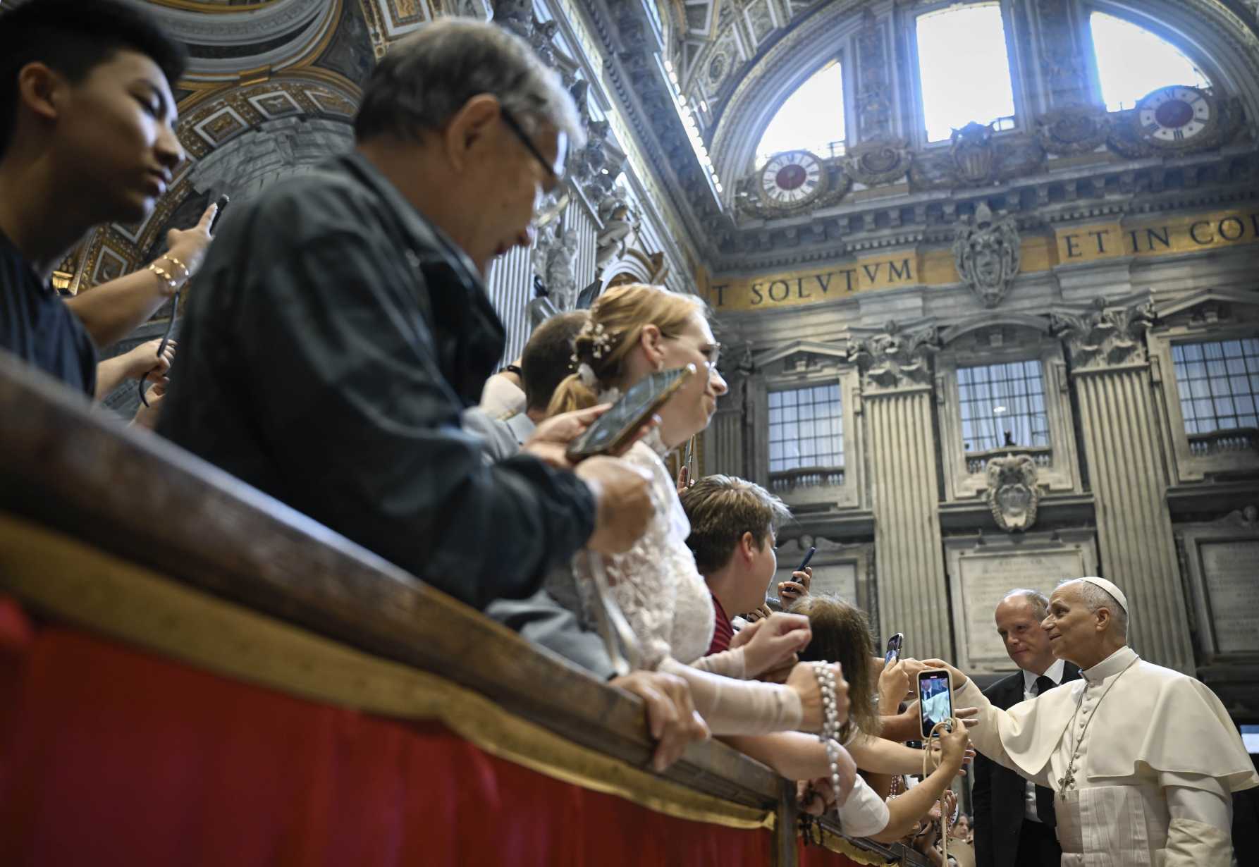 To experience true relationship with God in the liturgy, faithful's participation cannot be passive, pope says