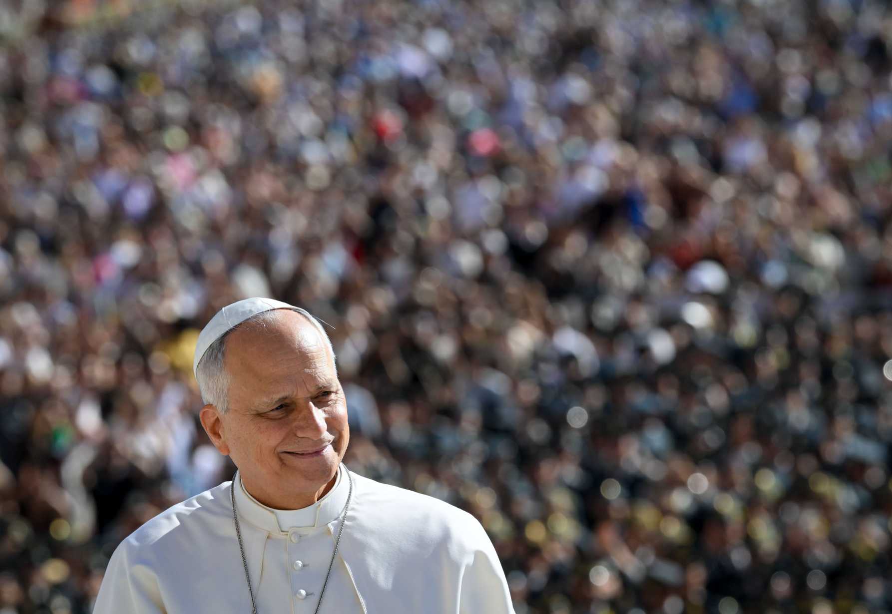 Technological advancements are not rivals to faith, pope says