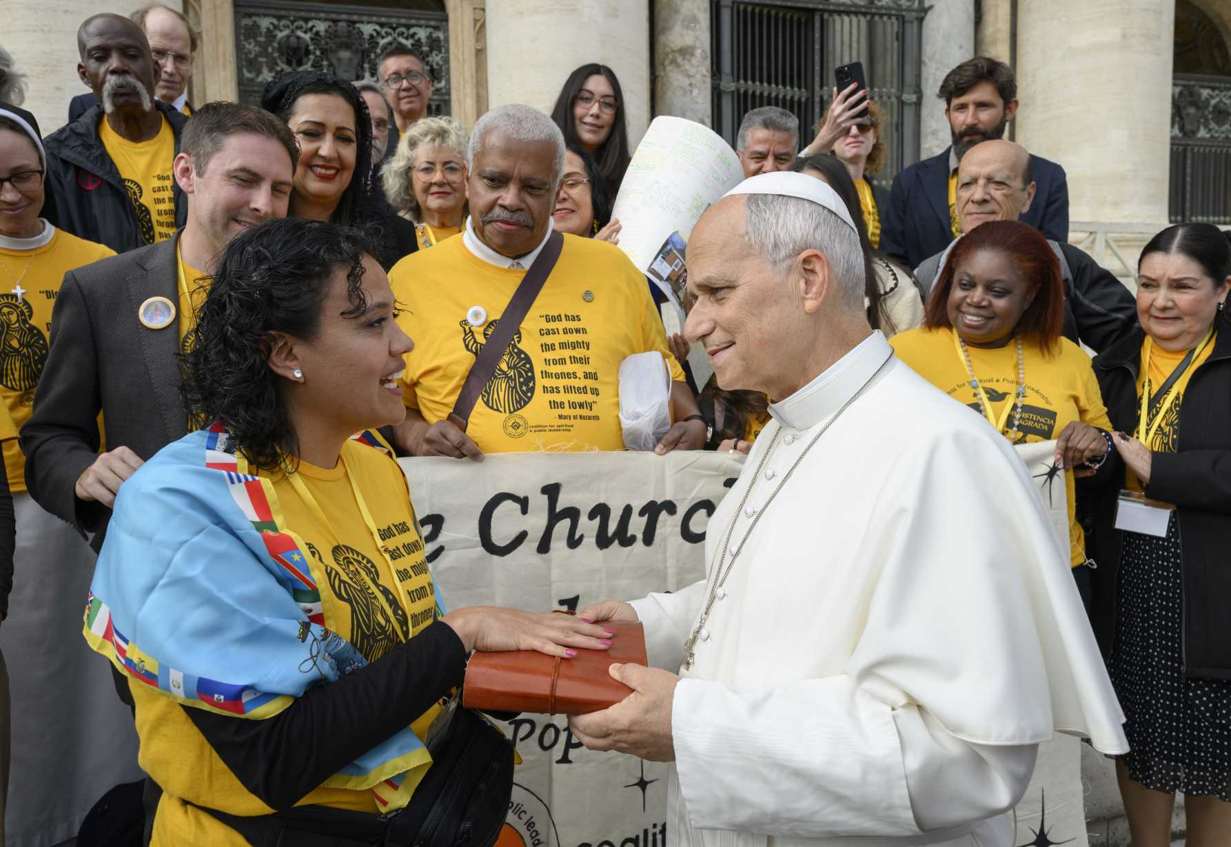 Pope receives letters from ICE detainees, pastoral workers in Chicago