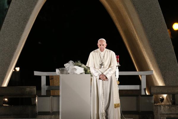 Pope Francis prays at the Hiroshima memorial