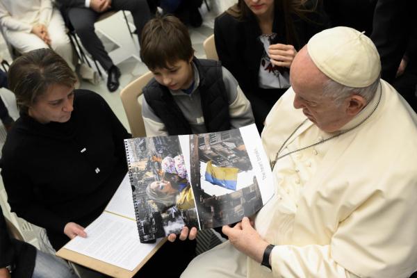 Pope Francis meets family of Ukrainian POW