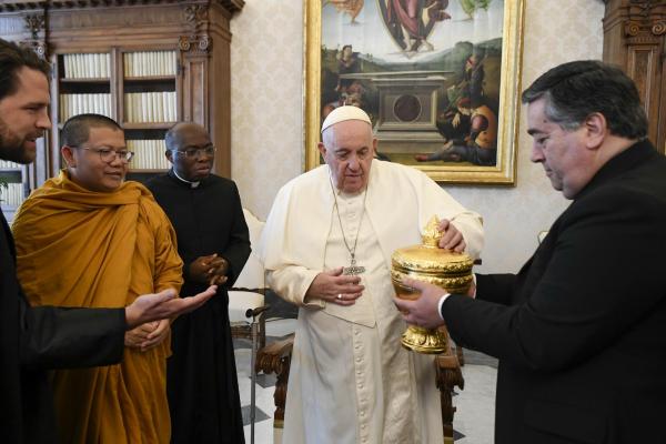 Pope Francis with Buddhist delegation