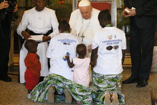 Pope Francis blesses victims of violence