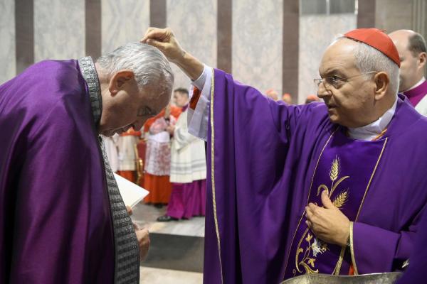 Pope Francis receives ashes