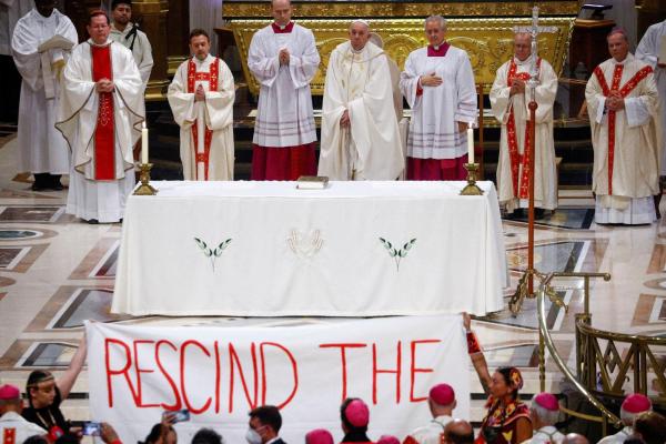 Protest at papal Mass