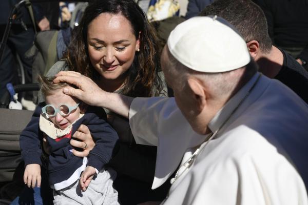 Poep Francis at general audience