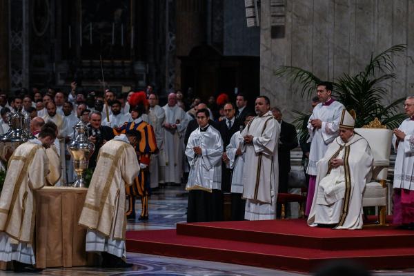 Pope Francis blesses holy oils