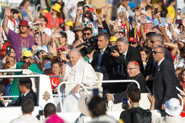 Pope Francis among young people on popemobile.