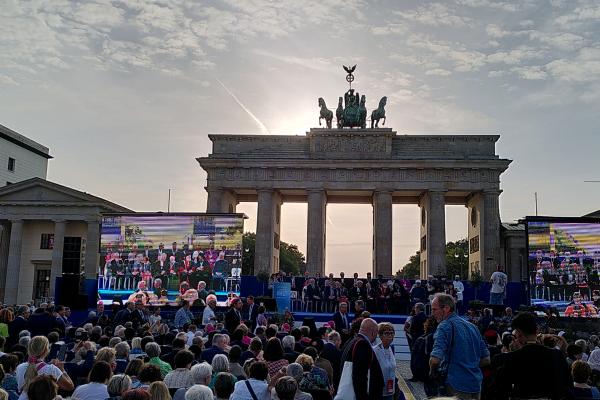 Interreligious meeting at Brandenburg Gate