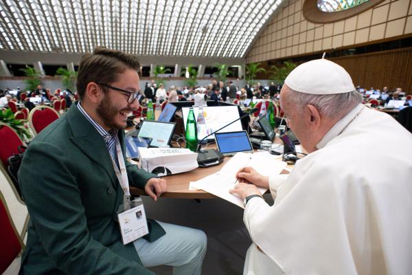Wyatt Olivas greets Pope Francis.