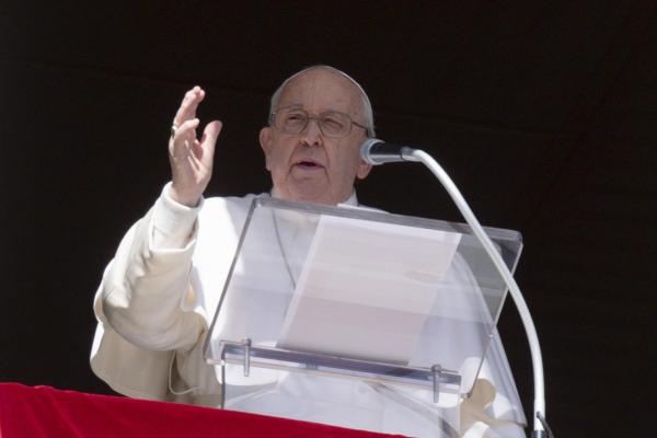 Pope Francis recites Angelus