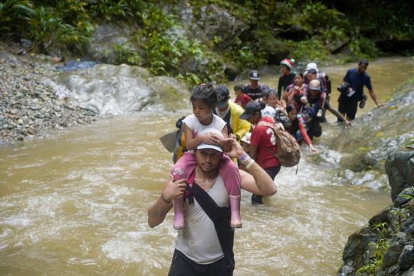 Migrants head toward Darien Gap