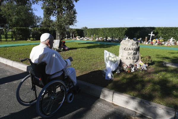 Pope Francis at Laurentino cemetery