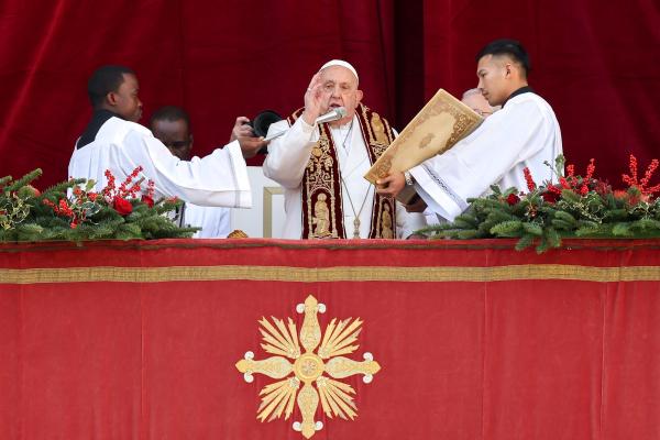 Pope Francis gives his Christmas blessing "urbi et orbi."