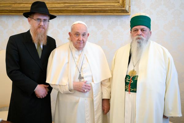 Pope wears a sling as he meets Albanian religious leaders